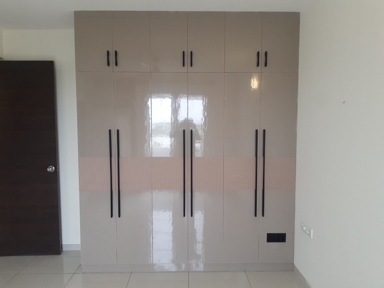 Bedroom wardrobe storage design